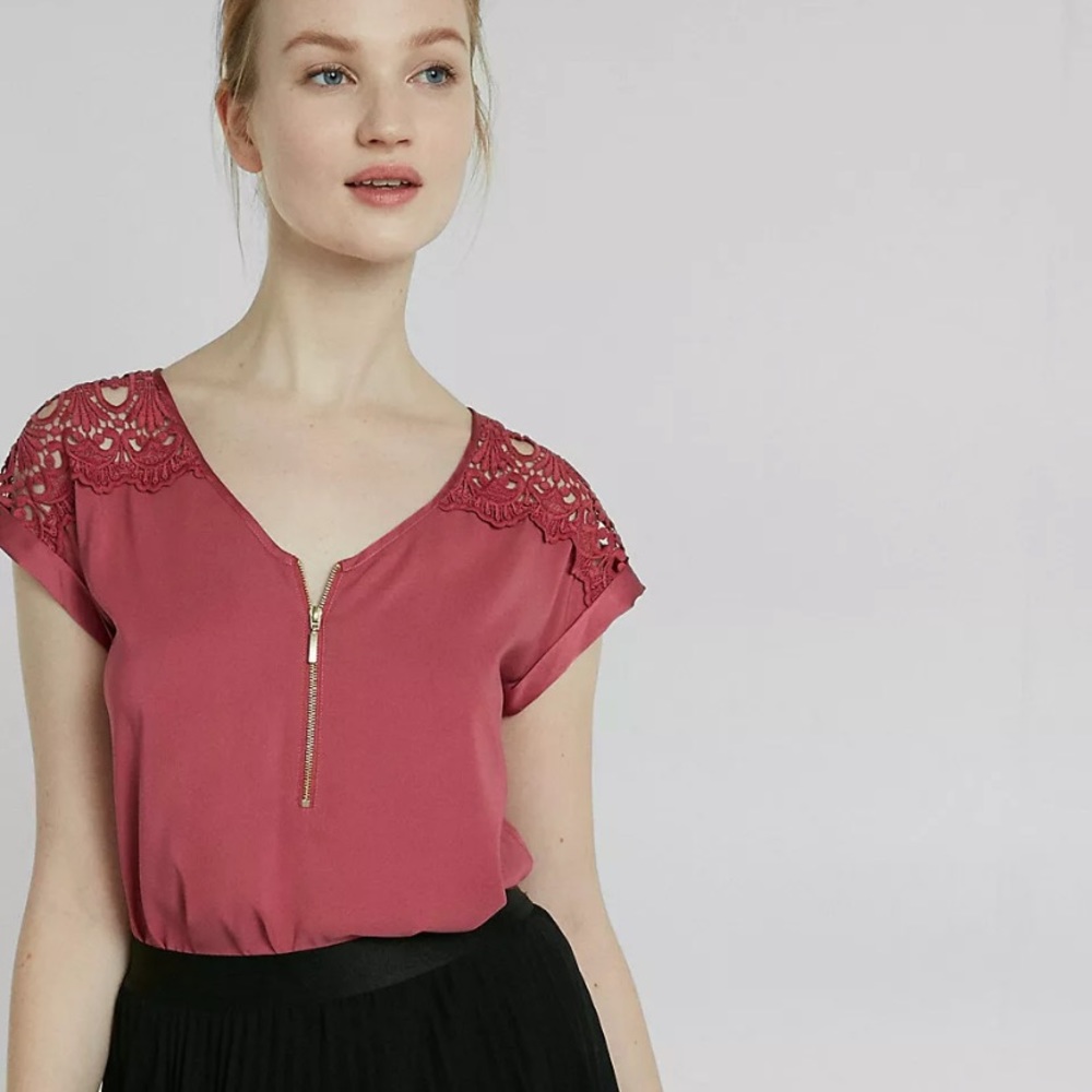 VGUC Express Lace Zip Front V-neck Cap Sleeve Top